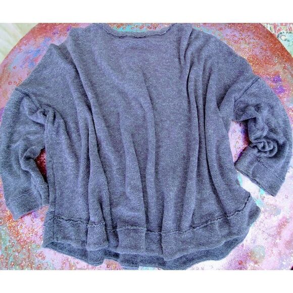 FREE PEOPLE BEACH THREE BUTTON BLUE SWEATER PRE-LOVED SIZE XS - Picture 4 of 11